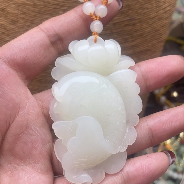 蛇纹石玉吊坠合金