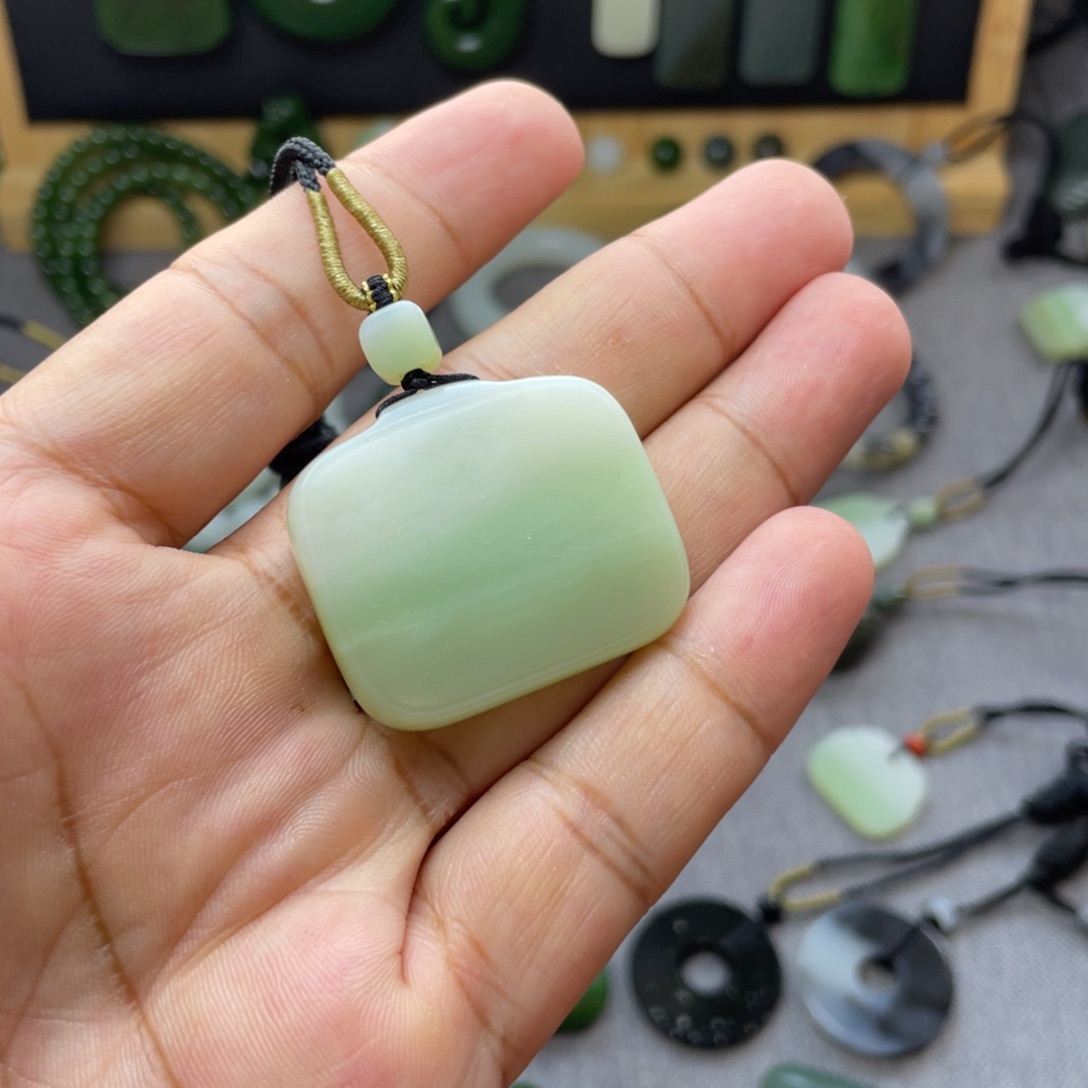 颈饰未镶嵌和田玉