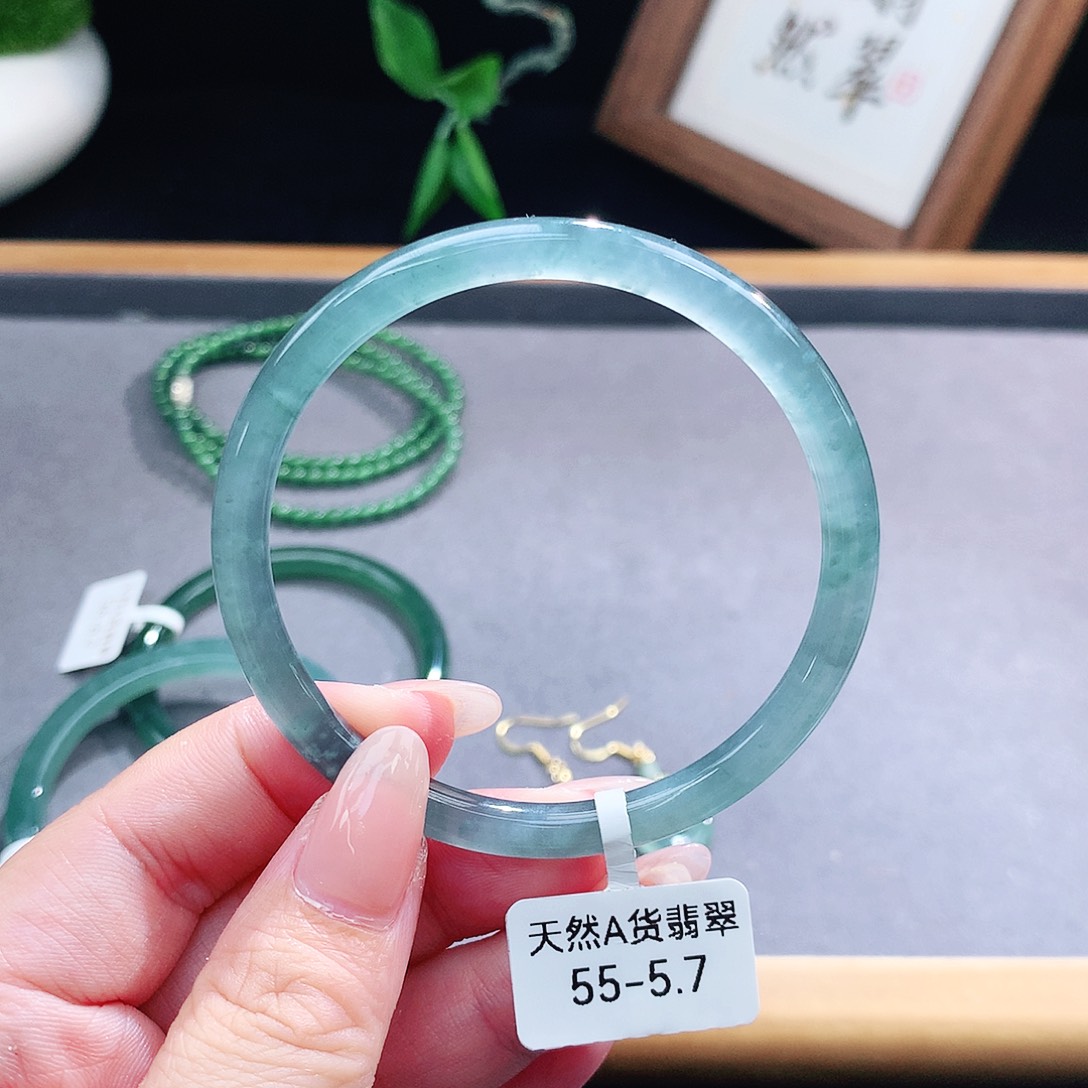 翡翠手镯（圆镯）未镶嵌