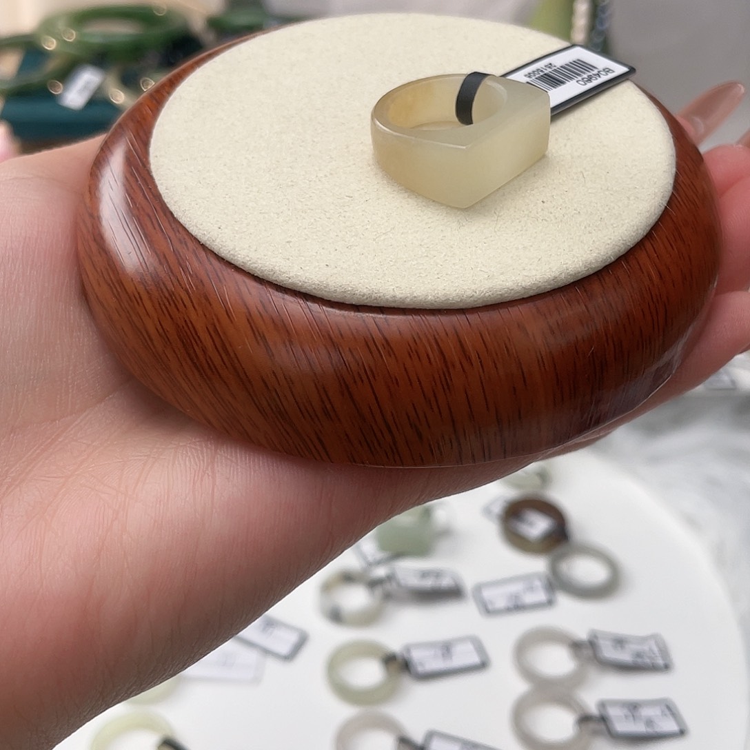 和田玉未镶嵌戒指糖色马鞍16.1v52