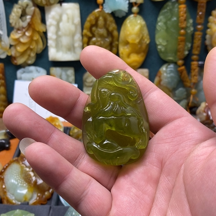 蛇纹石玉未镶嵌挂件