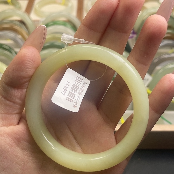 【闪购商品】未镶嵌手镯和田玉