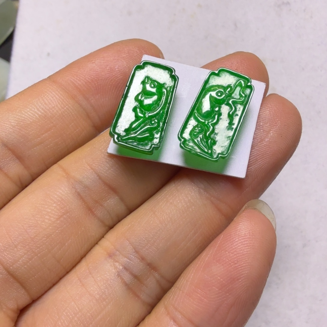 一***4翡翠未镶嵌颈饰吊坠