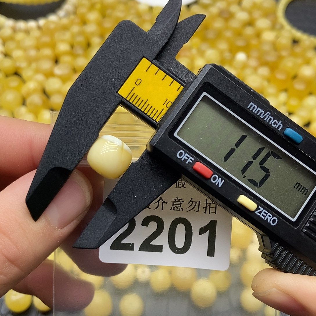 蜜蜡未镶嵌珠宝奇石2201