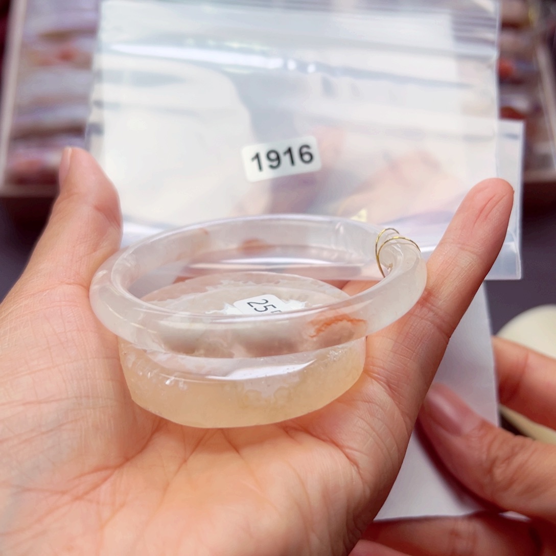 未镶嵌手镯石英质玉榴**返