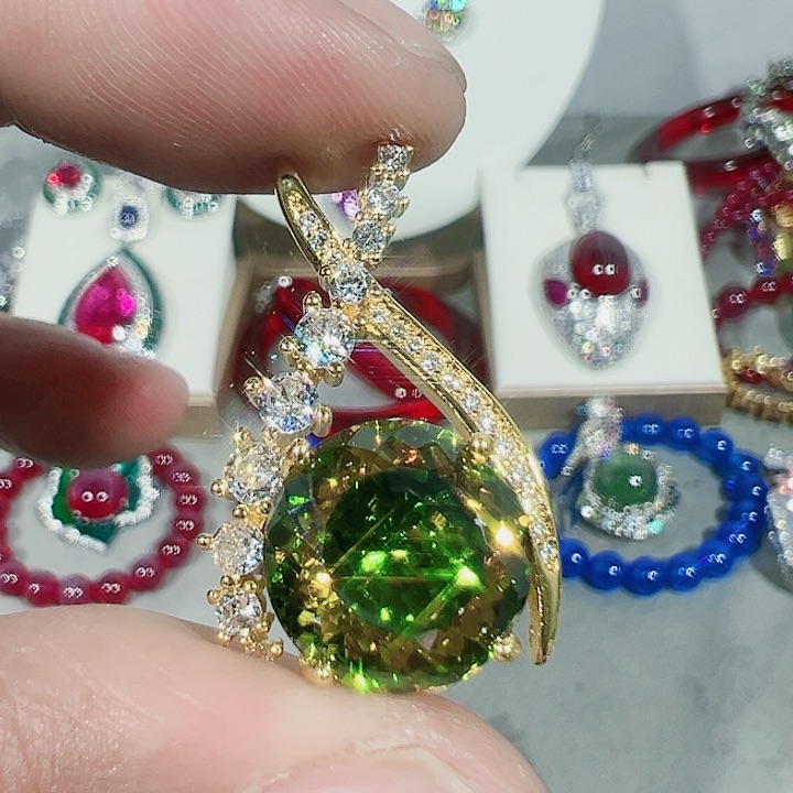 红宝石颈饰未镶嵌