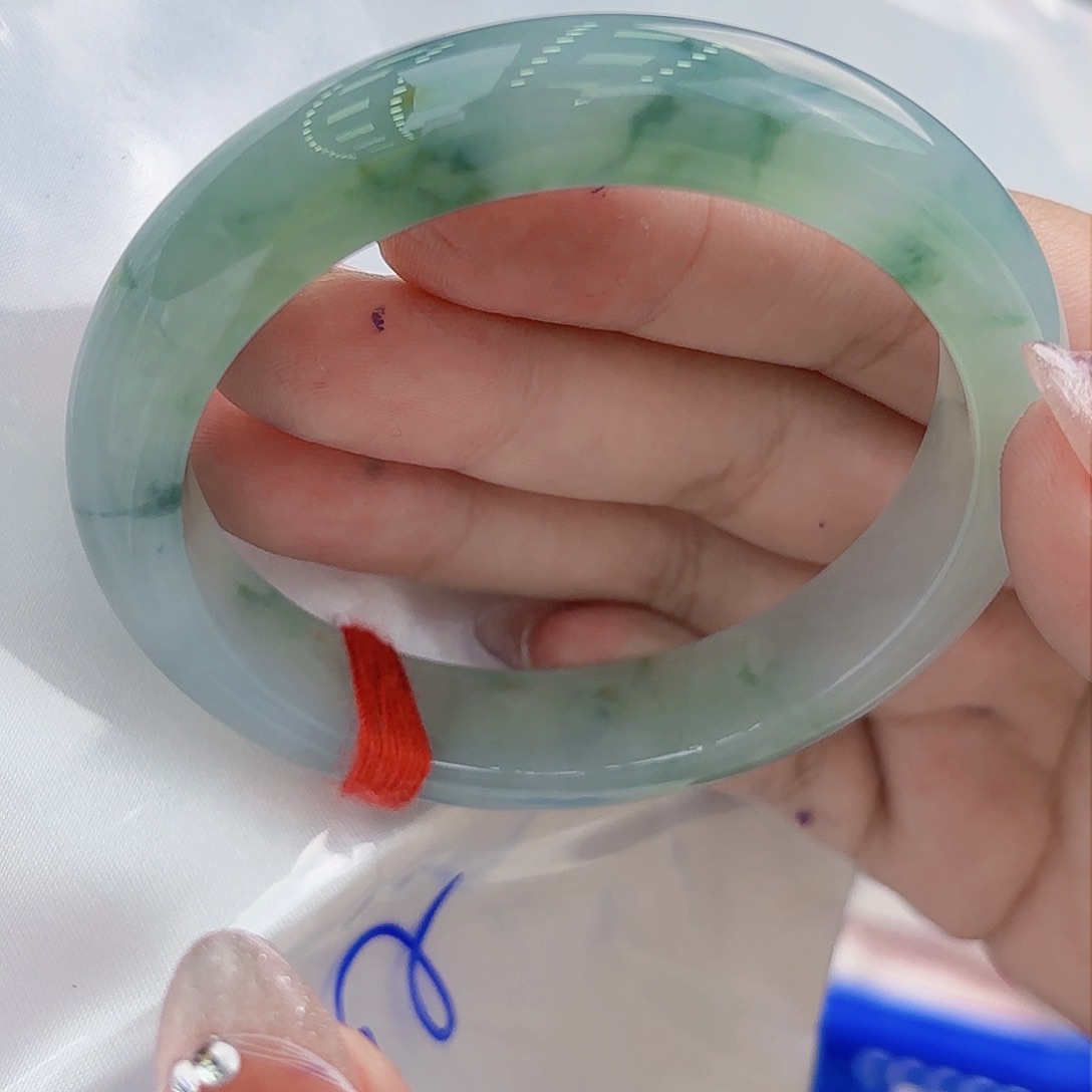 翡翠手镯未镶嵌翡翠手镯