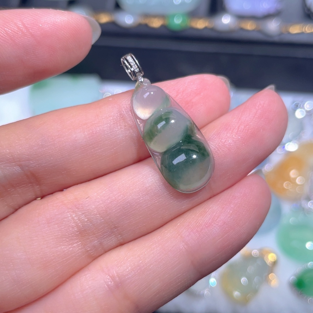 颈饰18K金镶嵌翡翠翡翠