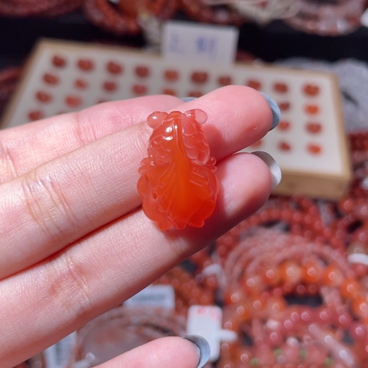 南红玛瑙未镶嵌金鱼1142打孔备注