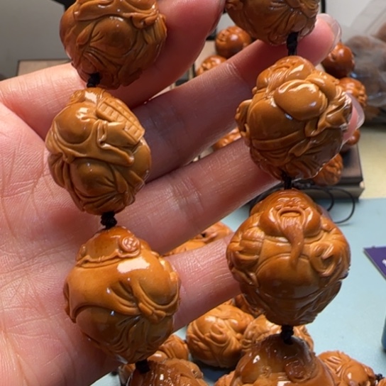 橄榄核手串雕刻工艺