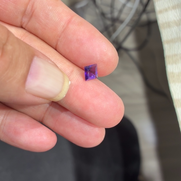 未镶嵌笔搁紫晶裸石1克拉