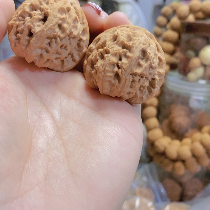 【闪购商品】文玩核桃把件39三角白大肚子修