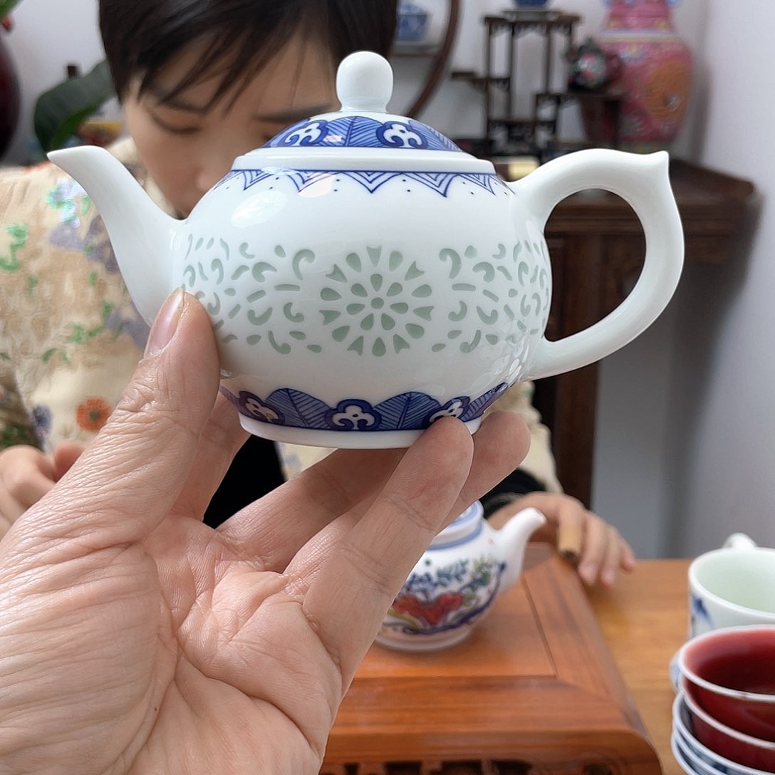 景德镇陶瓷玲珑壶