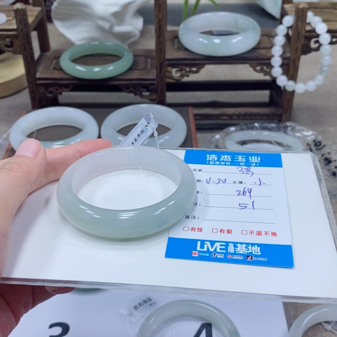 嗯***，石英岩玉未镶嵌手镯