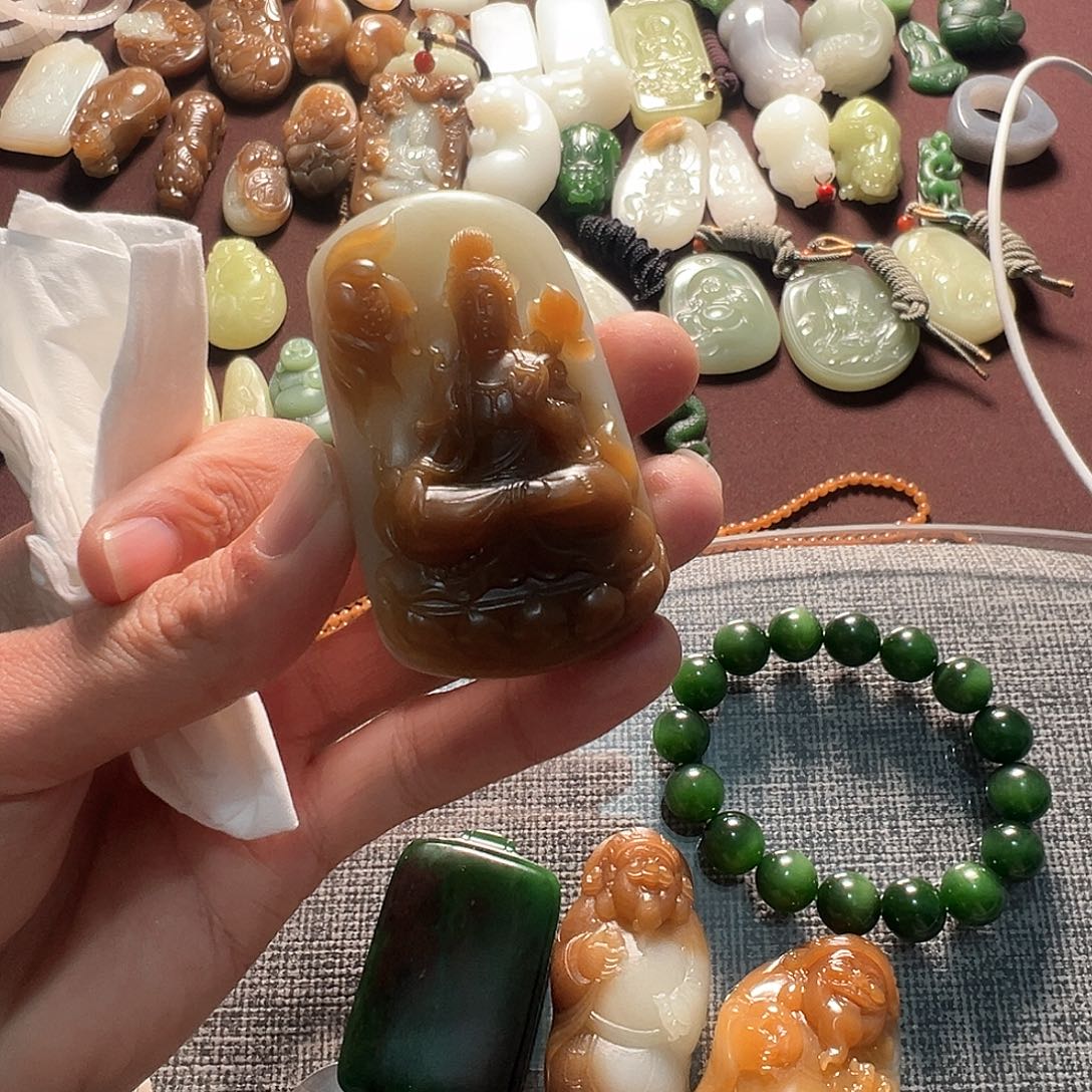 和田玉挂件未镶嵌漠**火