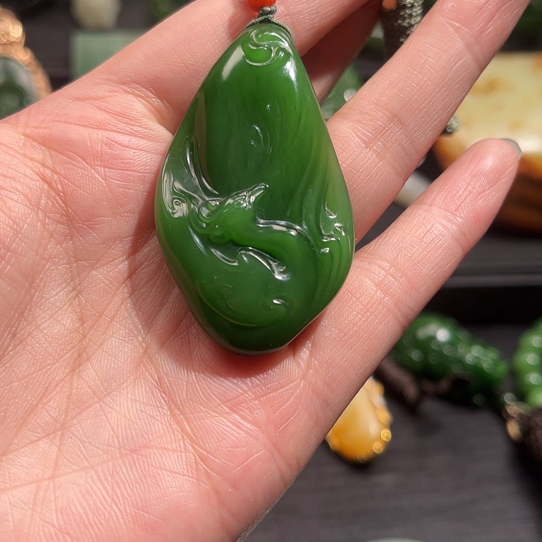 颈饰未镶嵌和田玉（碧玉）俄碧 辣阳绿