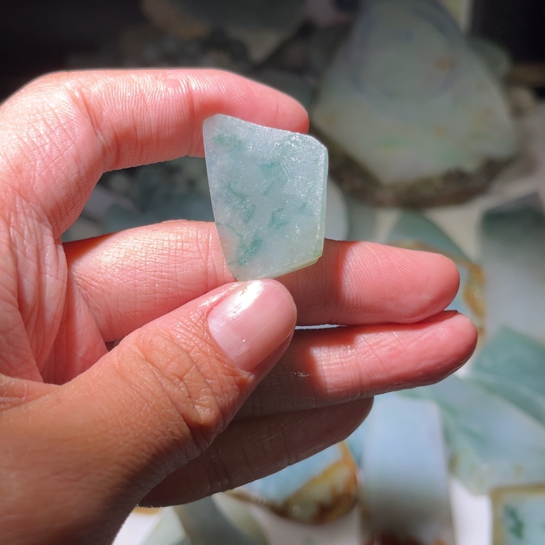 翡翠颈饰未镶嵌眉****1翡翠