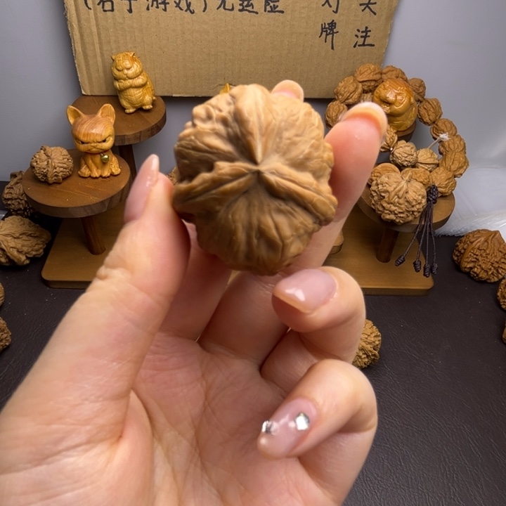 用***5桃核吊坠元宝单只异型有瑕有黄+染料