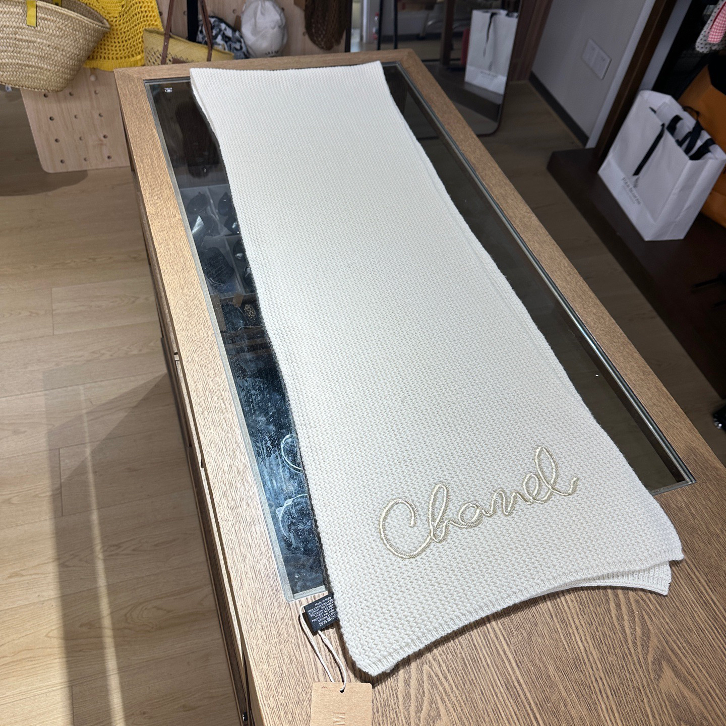 99新 Chanel/香奈儿 dec675  羊绒米色字母围巾 34*210