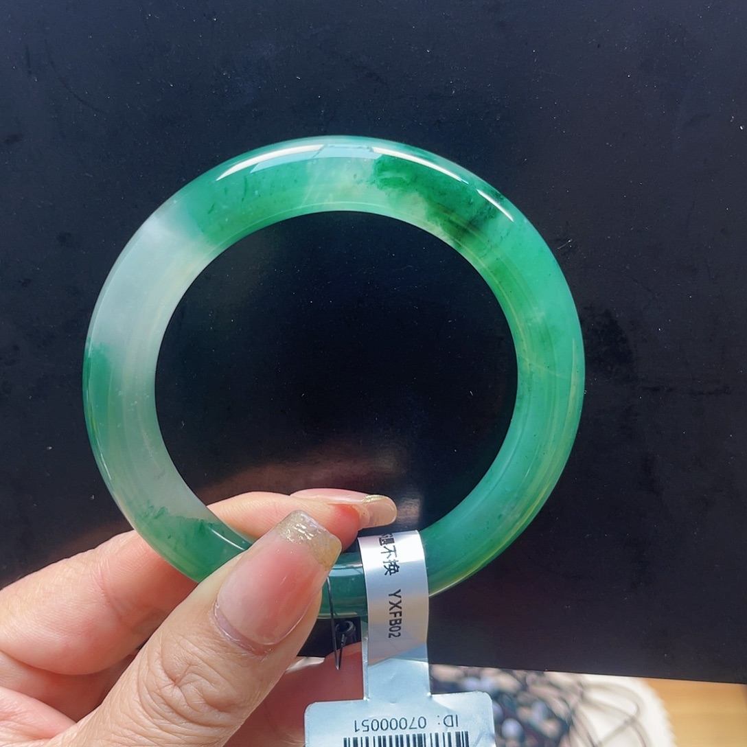 石英质玉（非洲翠）未镶嵌手镯