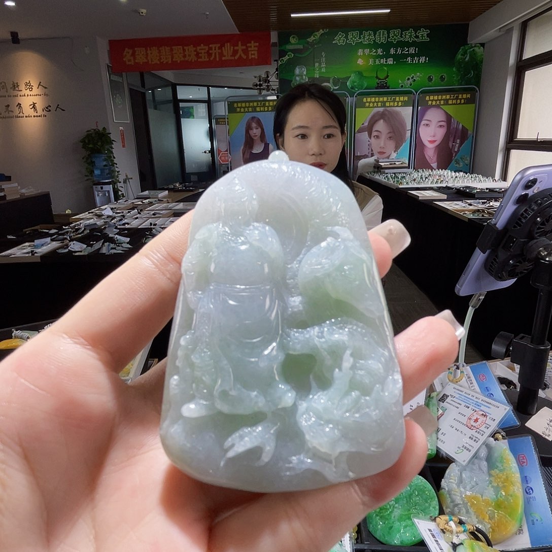 颈饰未镶嵌翡翠一个