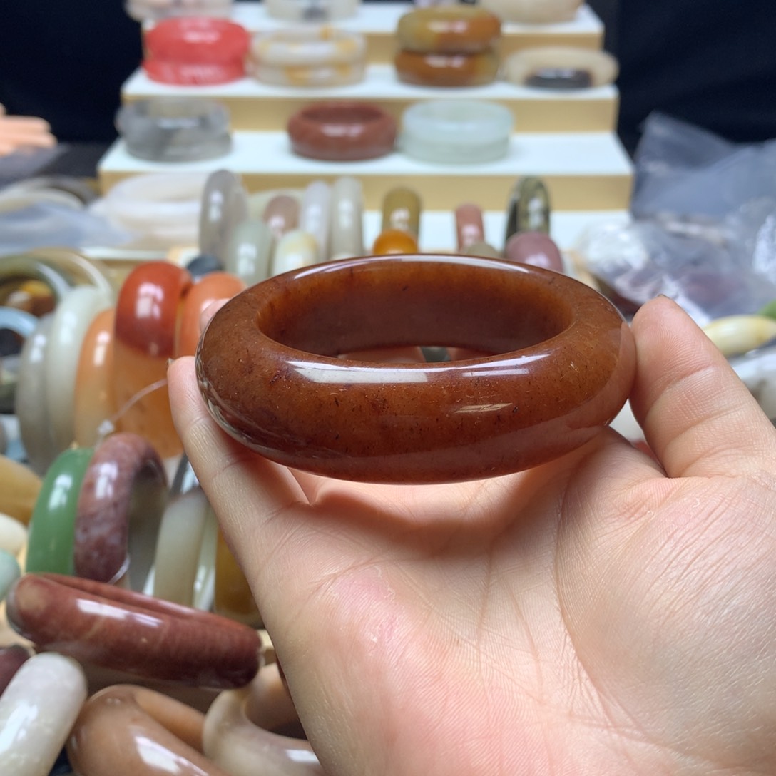 石英质玉手镯未镶嵌宝****）