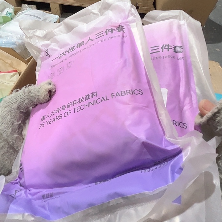 猫。一次三件套。2包。 