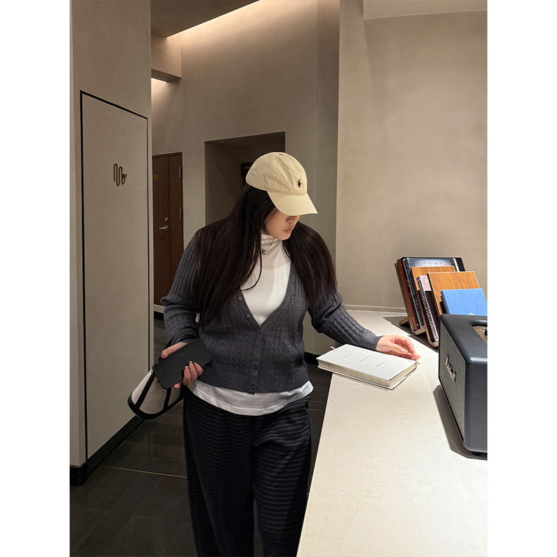 铅笔小鑫大码女装 叠穿美学弹力针织肌理感假两件针织衫