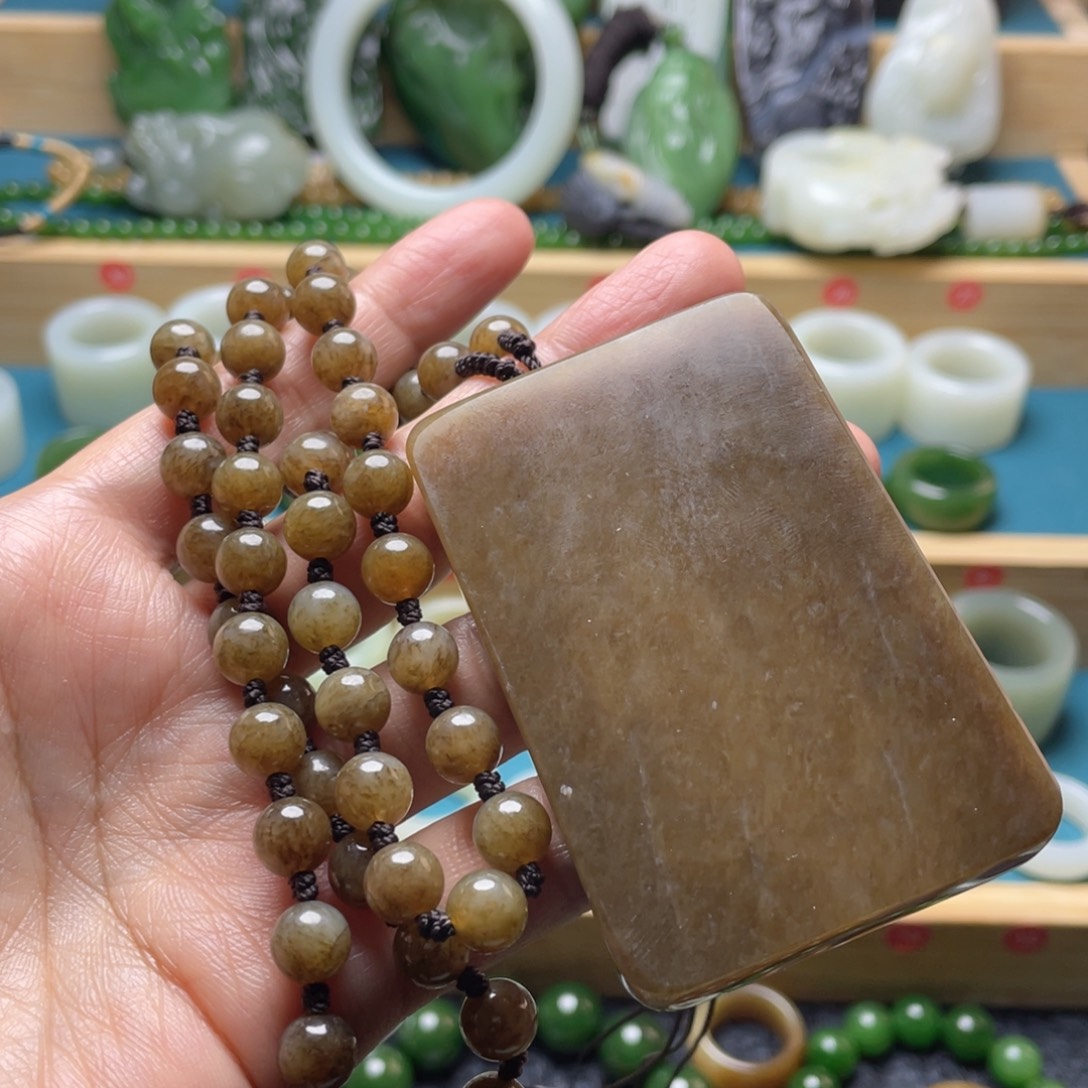 临***军和田玉未镶嵌颈饰