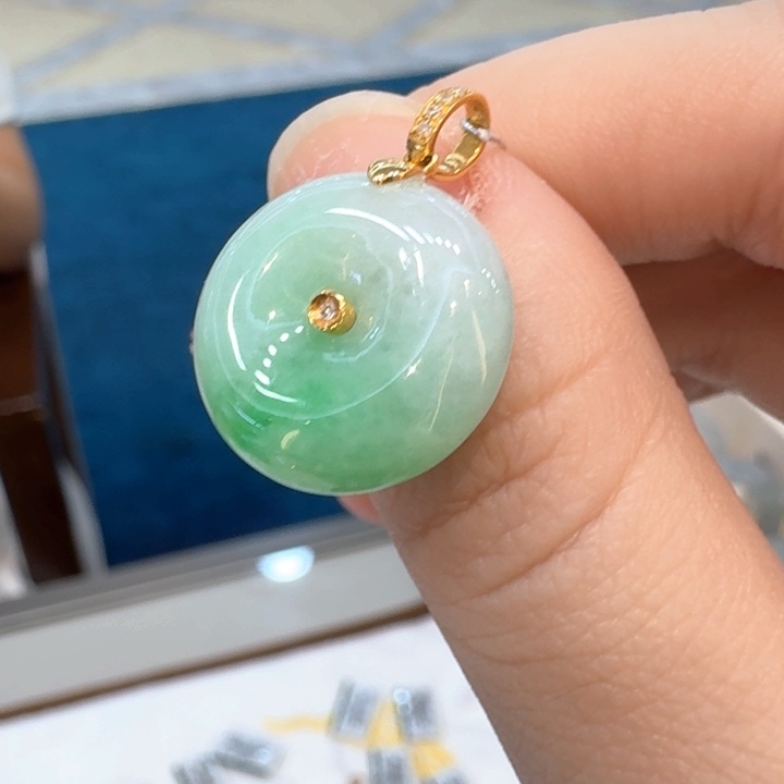 翡翠手镯18K金镶嵌