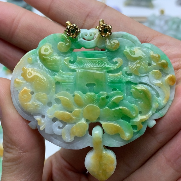 翡翠颈饰未镶嵌翡翠
