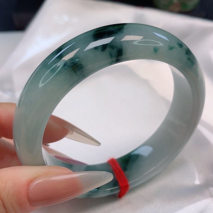 翡翠手镯未镶嵌56圈