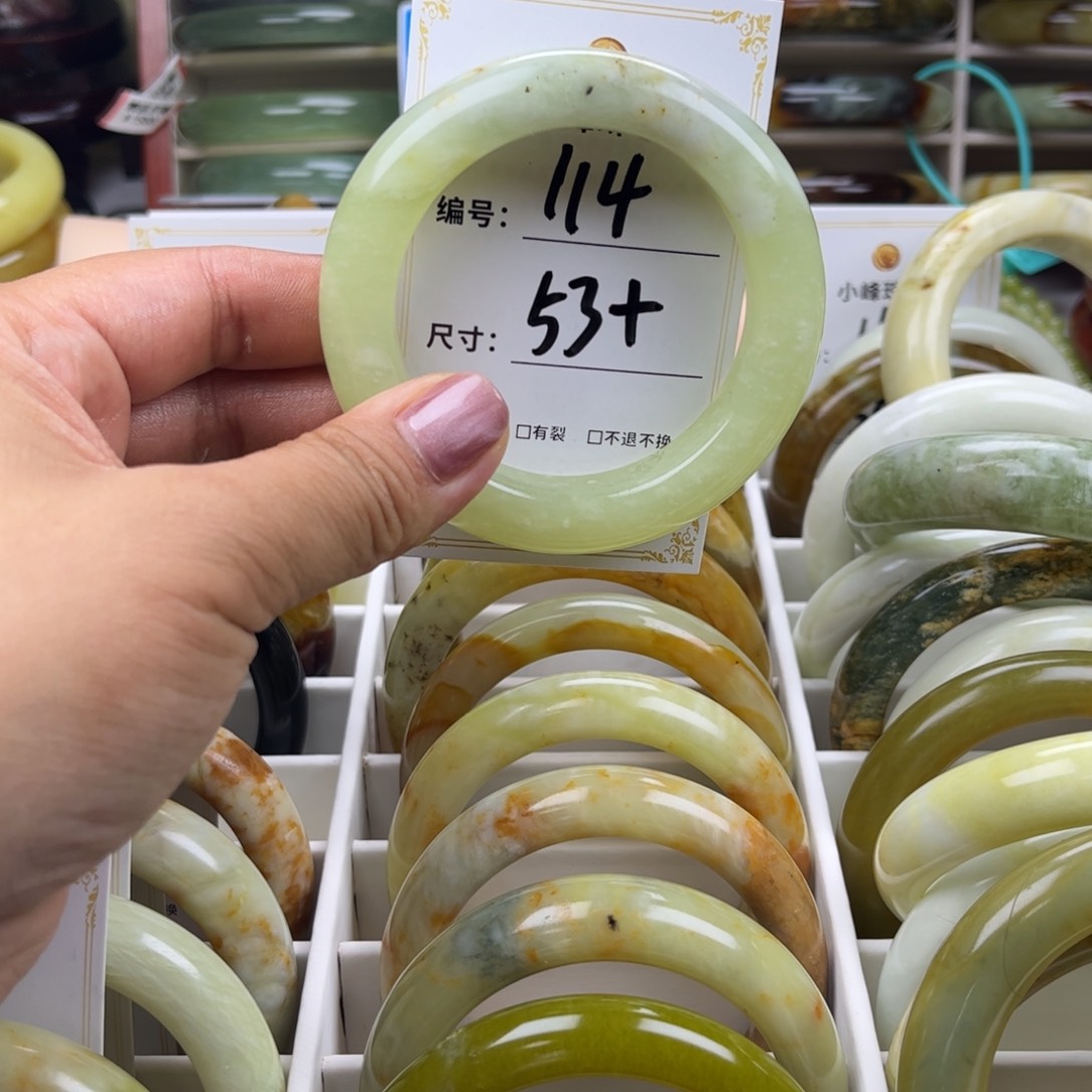 蛇纹石玉手镯未镶嵌