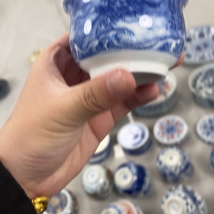 瓷片景德镇青花胭脂蓝龙布袋主人杯