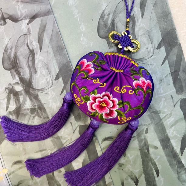新款千岁元宝钱袋缠枝牡丹手工荷包双面刺绣总高约40cm宽约15cm