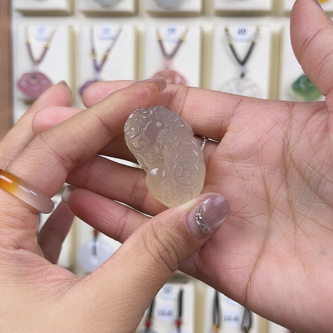 玛瑙/玉髓未镶嵌吊坠(赠链)