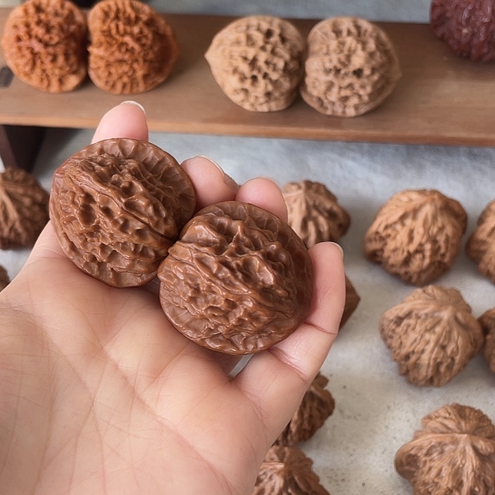 孙***生木质类秦岭山脉文玩核桃