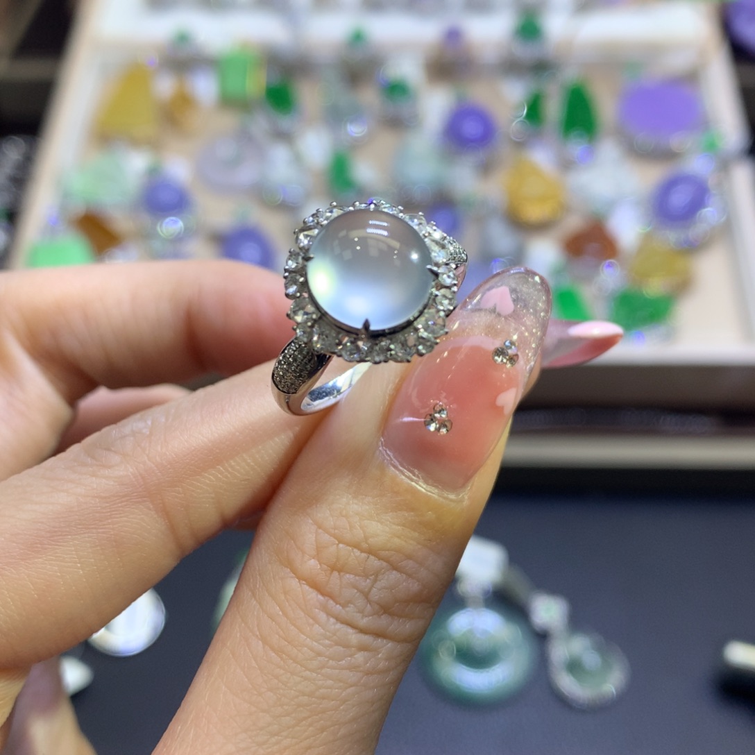 翡翠颈饰18K金镶嵌翡翠