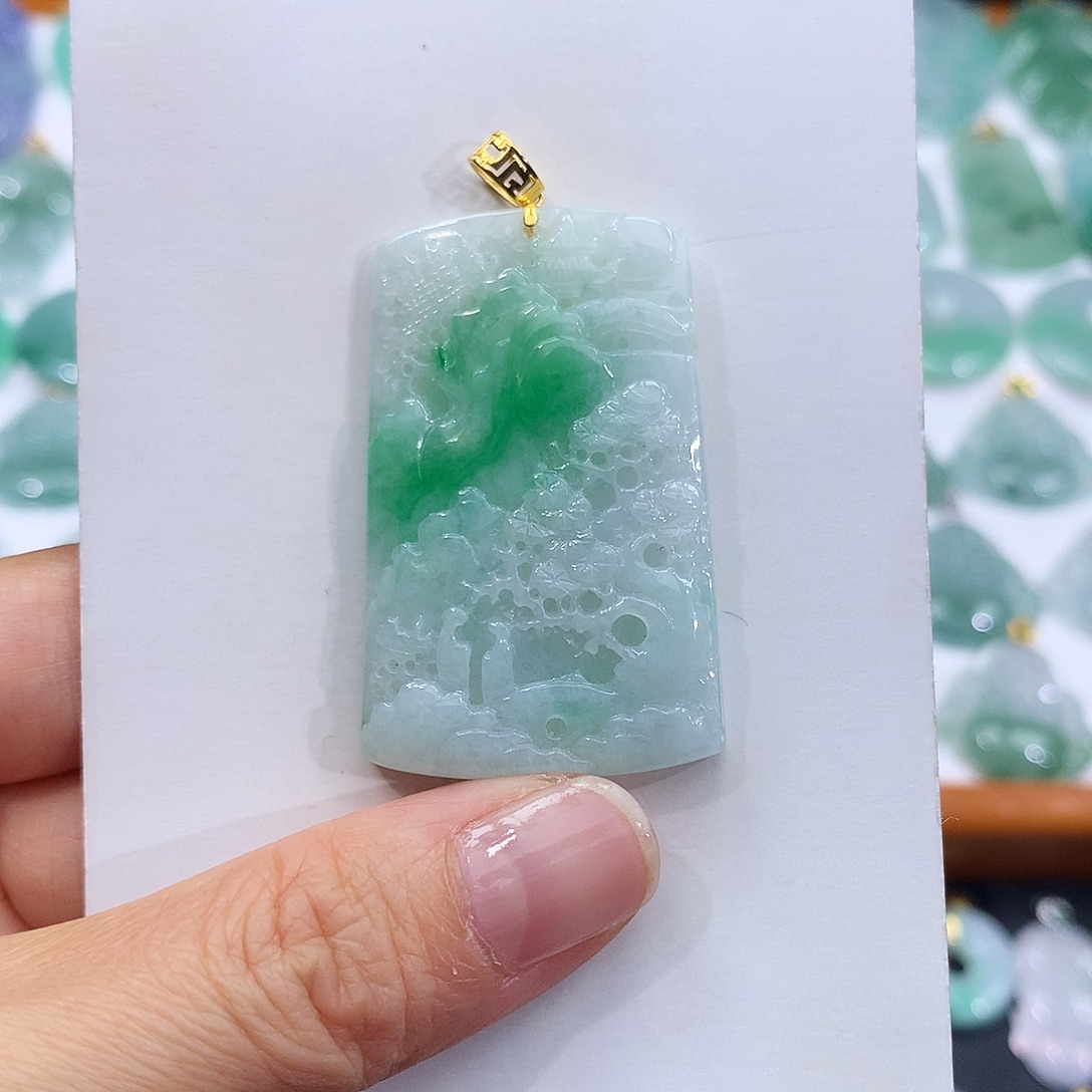 翡翠18K金镶嵌颈饰翡翠吊坠