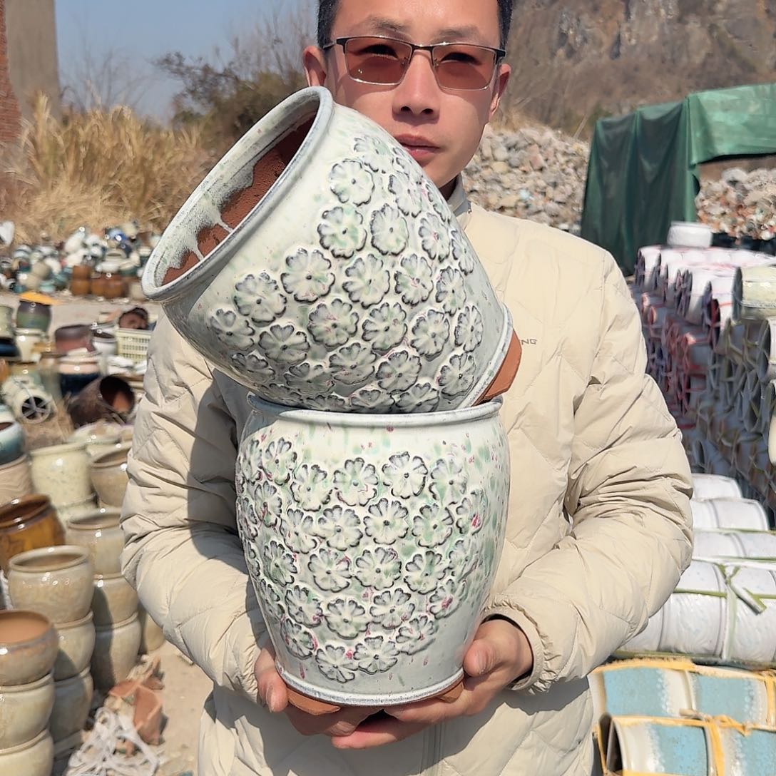 紫砂花盆口18高22（两个脚脚白色