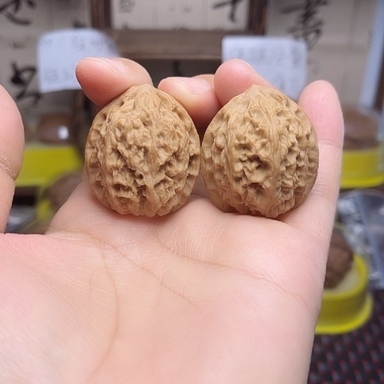 文玩核桃吊坠野牛