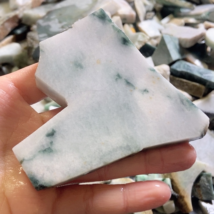 翡翠颈饰未镶嵌天然翡翠