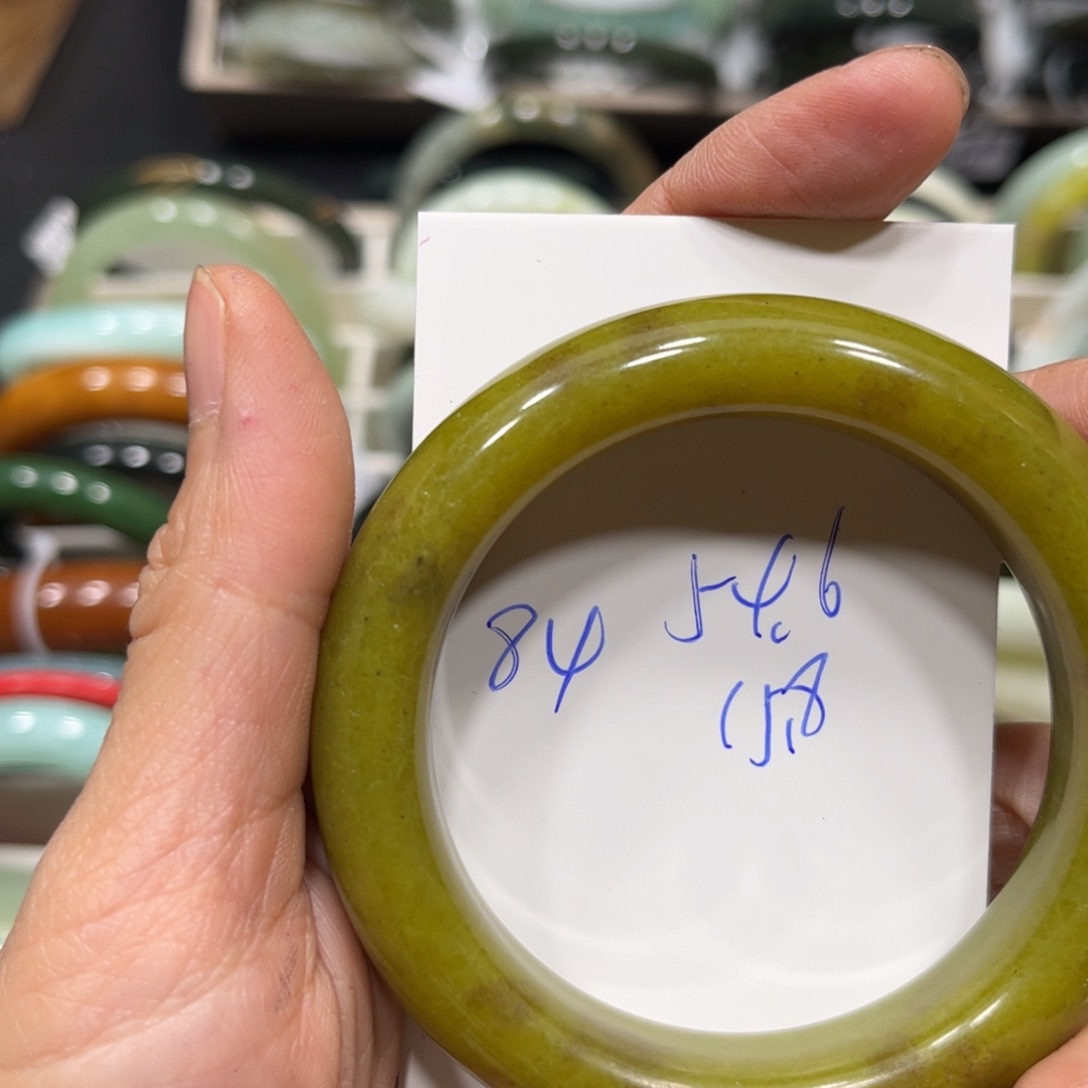 蛇纹石玉手镯未镶嵌