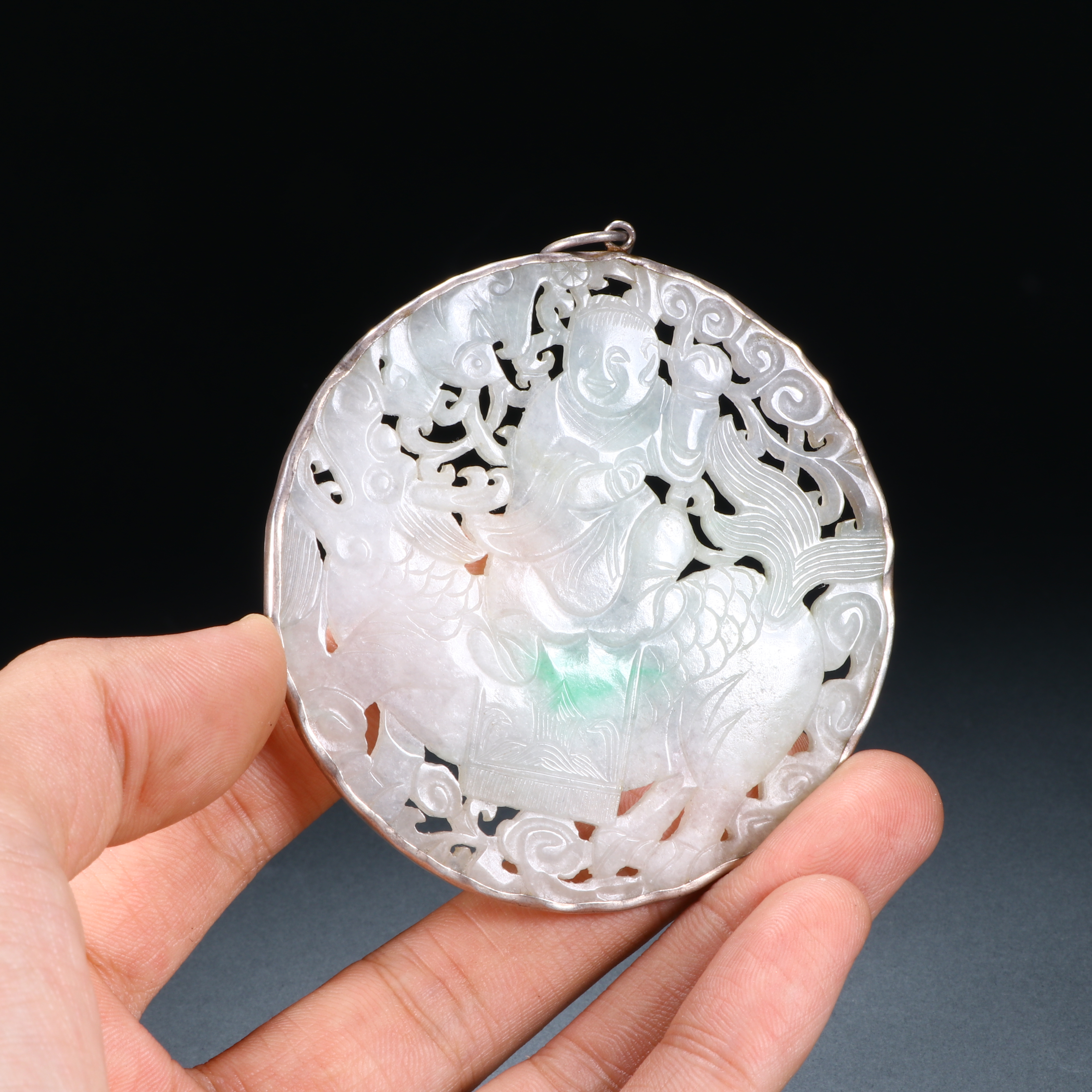 月日《承玺国际》创汇·童子麒麟镂空翡翠挂牌