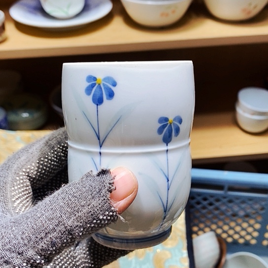 瓷片新年快乐。万事如意