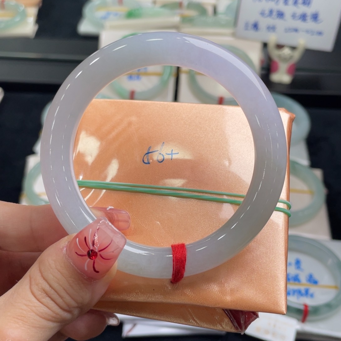 翡翠手镯未镶嵌翡翠手镯