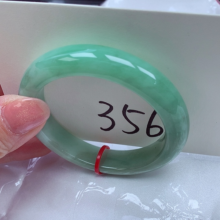 翡翠手镯未镶嵌翡翠