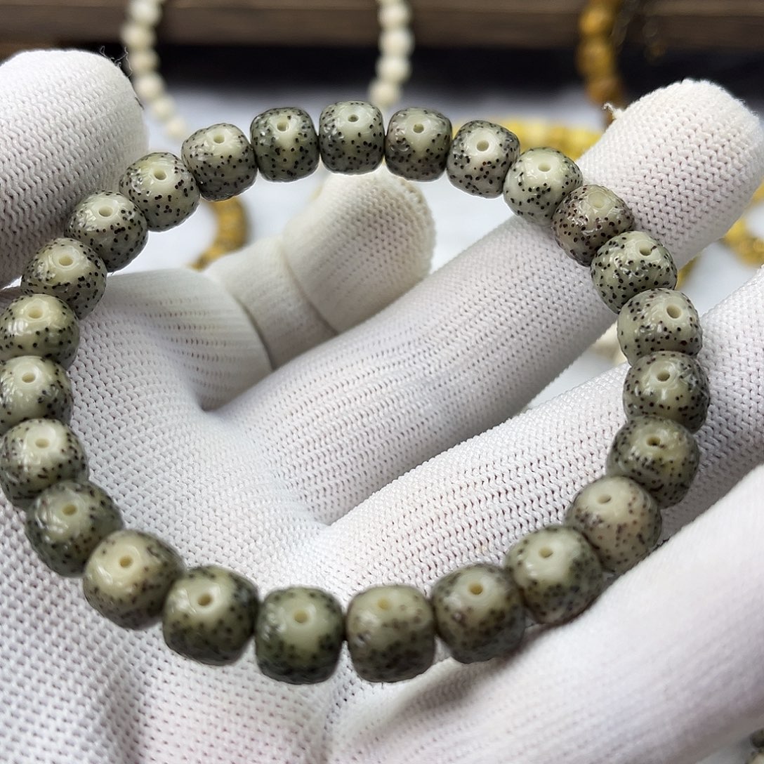 A***s星月菩提吊坠玉化眼睛纹理