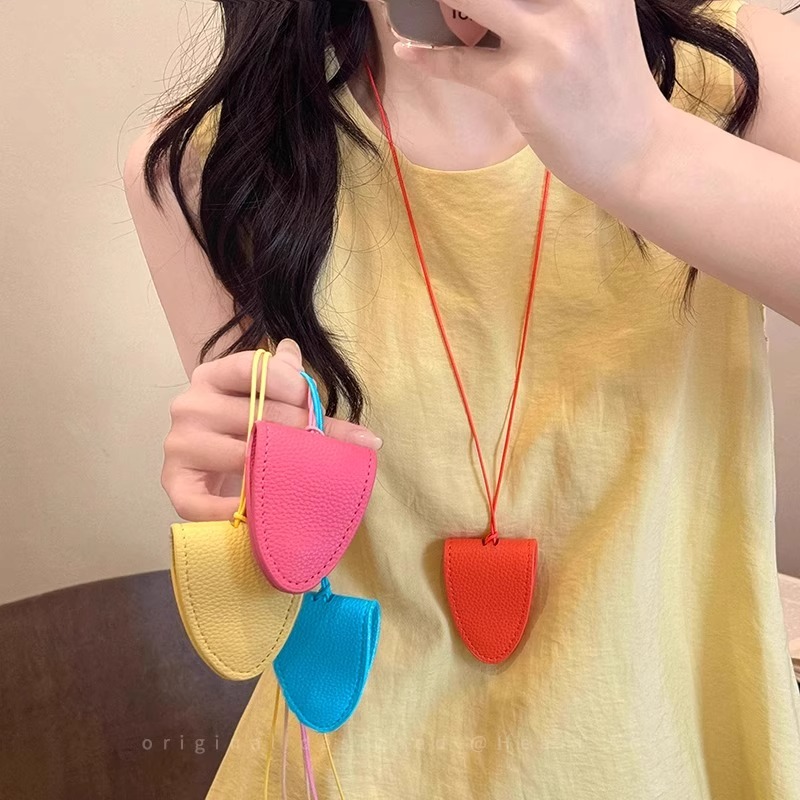 非金属皮质吊坠 彩色挂脖磁吸皮革墨镜夹项链户外便携挂脖眼镜夹