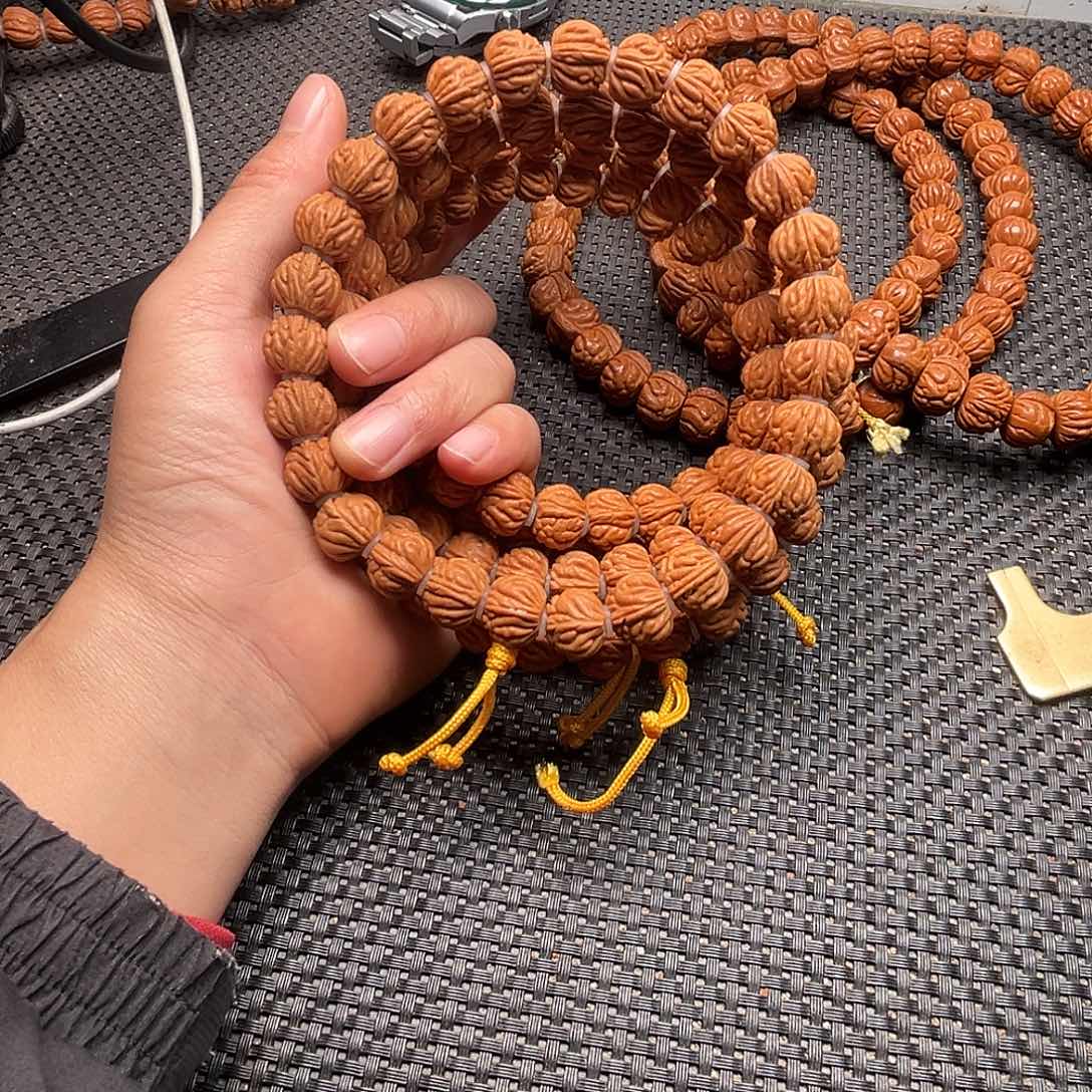 桃核吊坠小金豆手持